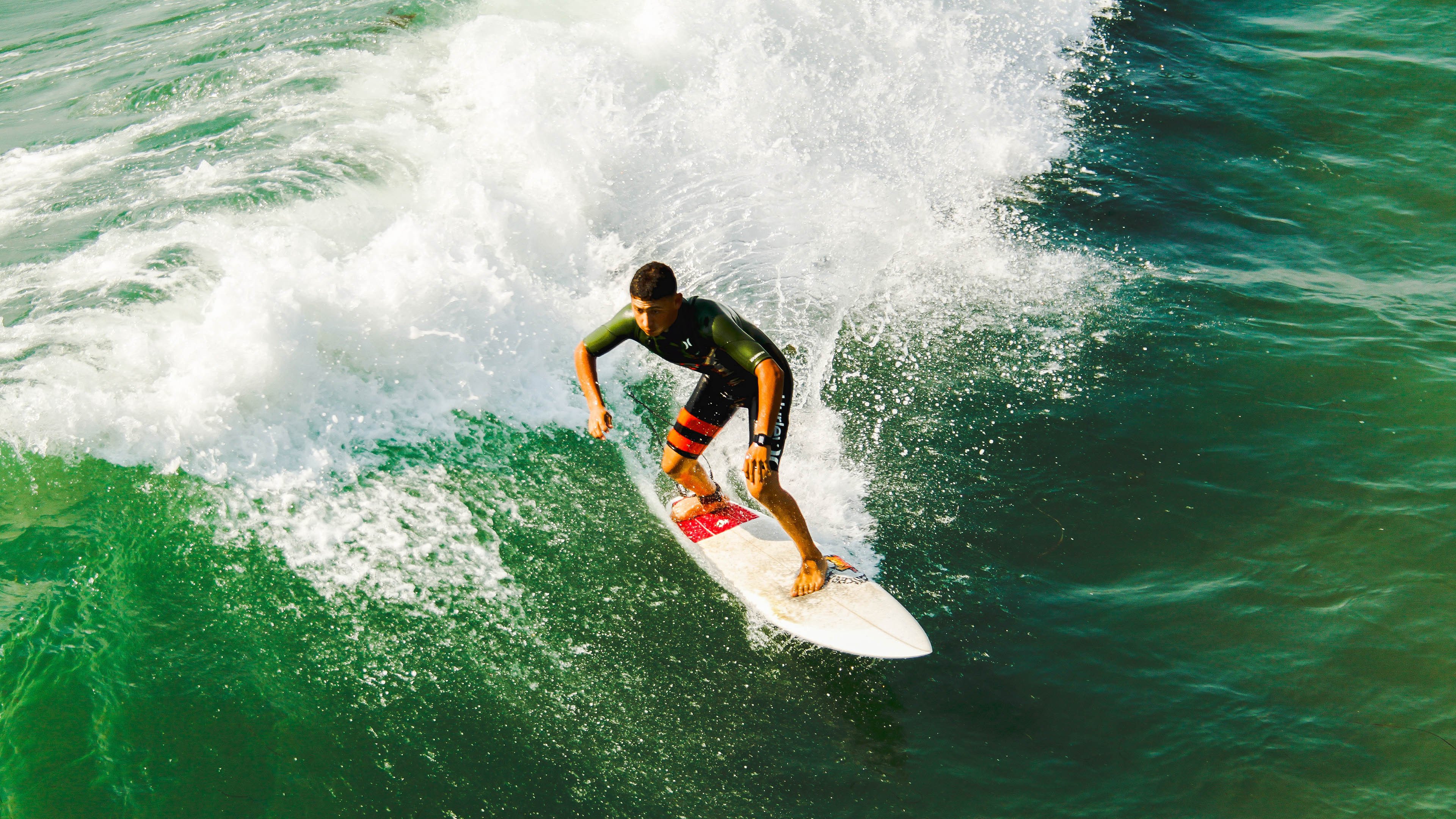 西决生死战，深圳末节觉醒，用中国篮球的血性撕碎猛龙